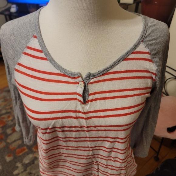 Old Navy Baseball 3/4 Sleeves, Grey & Red - Picture 2 of 6